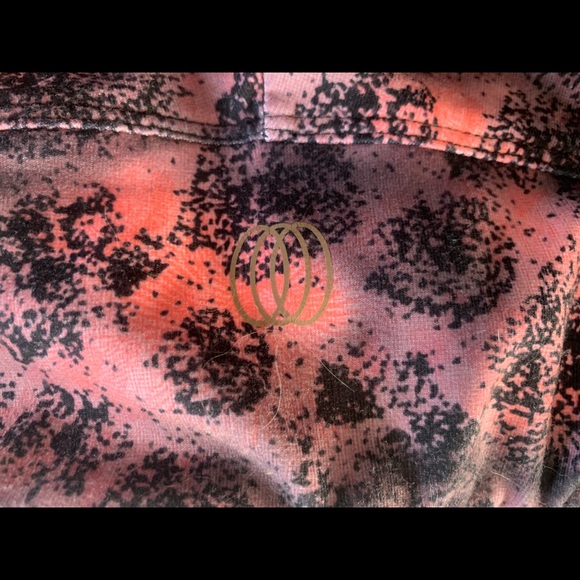 Balance collection shorts fitted size small - Picture 3 of 3